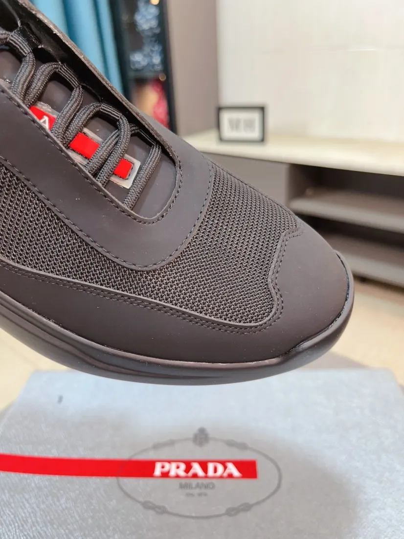 Men's shoes 💰420🌹🌹Prada is a luxurious and fashionable high-end product ✊🔥The perfect last shape and top-notch handcrafting make this shoe immediately create a strong aristocratic atmosphere. Imported first-layer cowhide with brogue carving crafts💋Genuine leather lining🎶Rubber combination outsole specially imported from France for leather shoes😍Color: Mysterious Black☕️Size 38～44